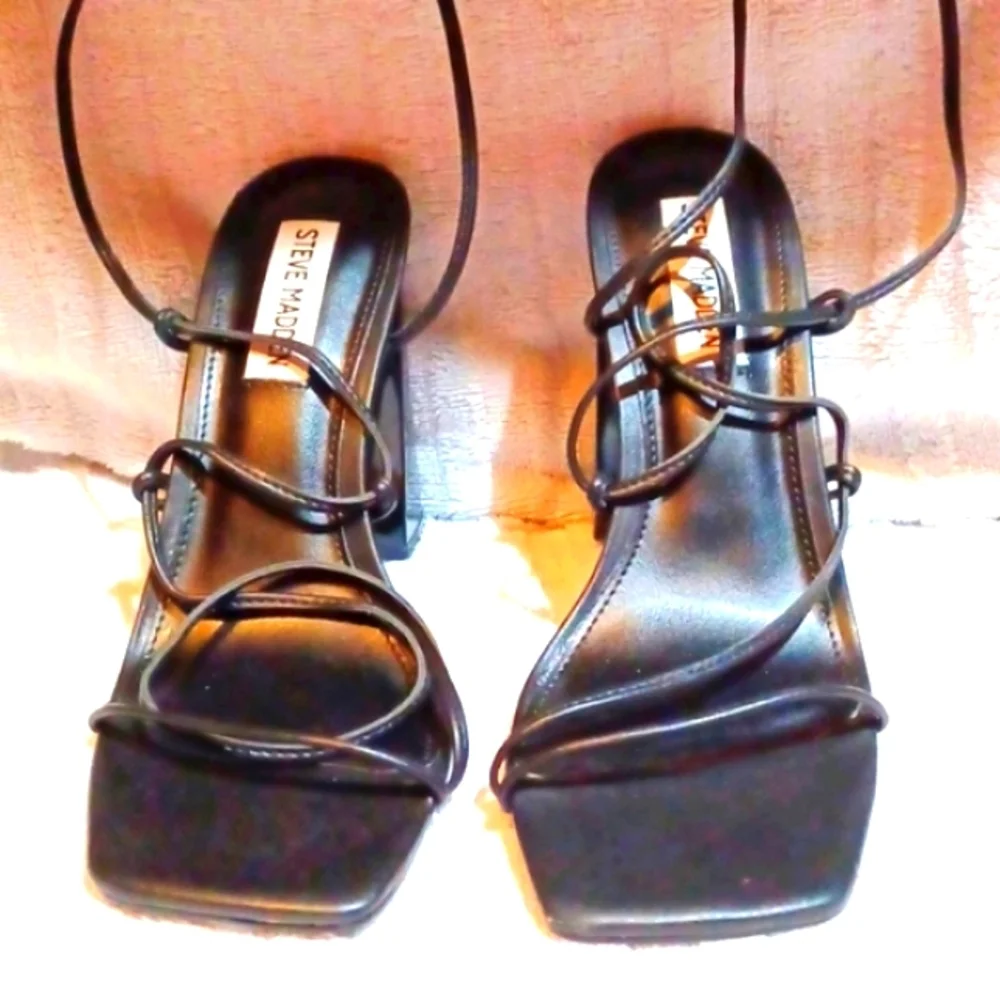 Steve Madden Y2K Woman's Black Tie Around Ankle 4 Inch Heels 6.5 M